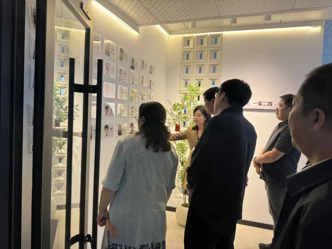聚力产教协同,共育算力人才|包头轻工职业技术学院莅临1024学院张家口实训基地考察交流